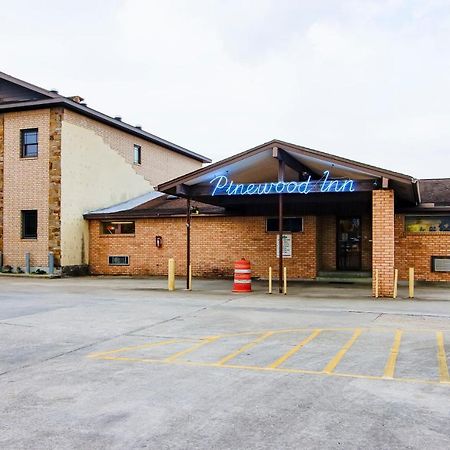 Oyo Pinewood Inn & Suites Silsbee Dış mekan fotoğraf