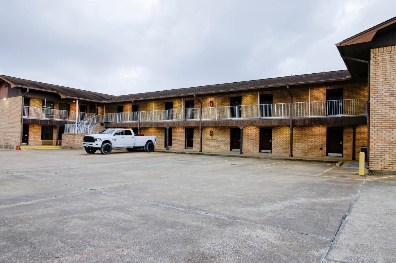 Oyo Pinewood Inn & Suites Silsbee Dış mekan fotoğraf