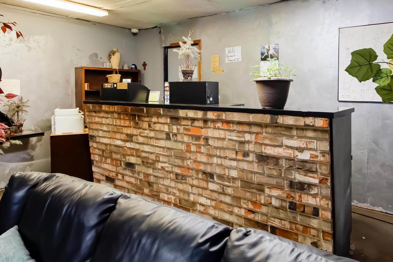 Oyo Pinewood Inn & Suites Silsbee Dış mekan fotoğraf