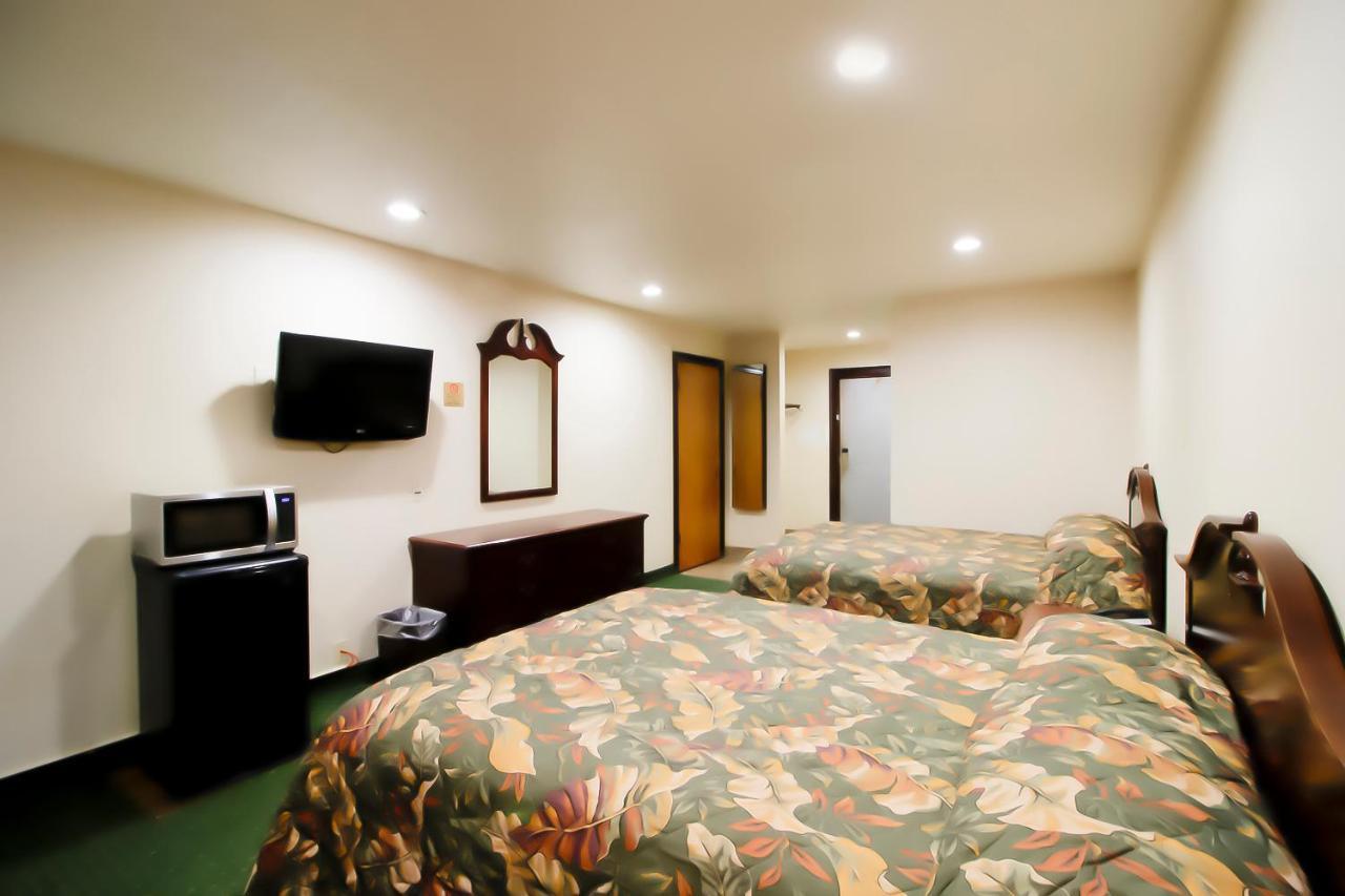 Oyo Pinewood Inn & Suites Silsbee Dış mekan fotoğraf
