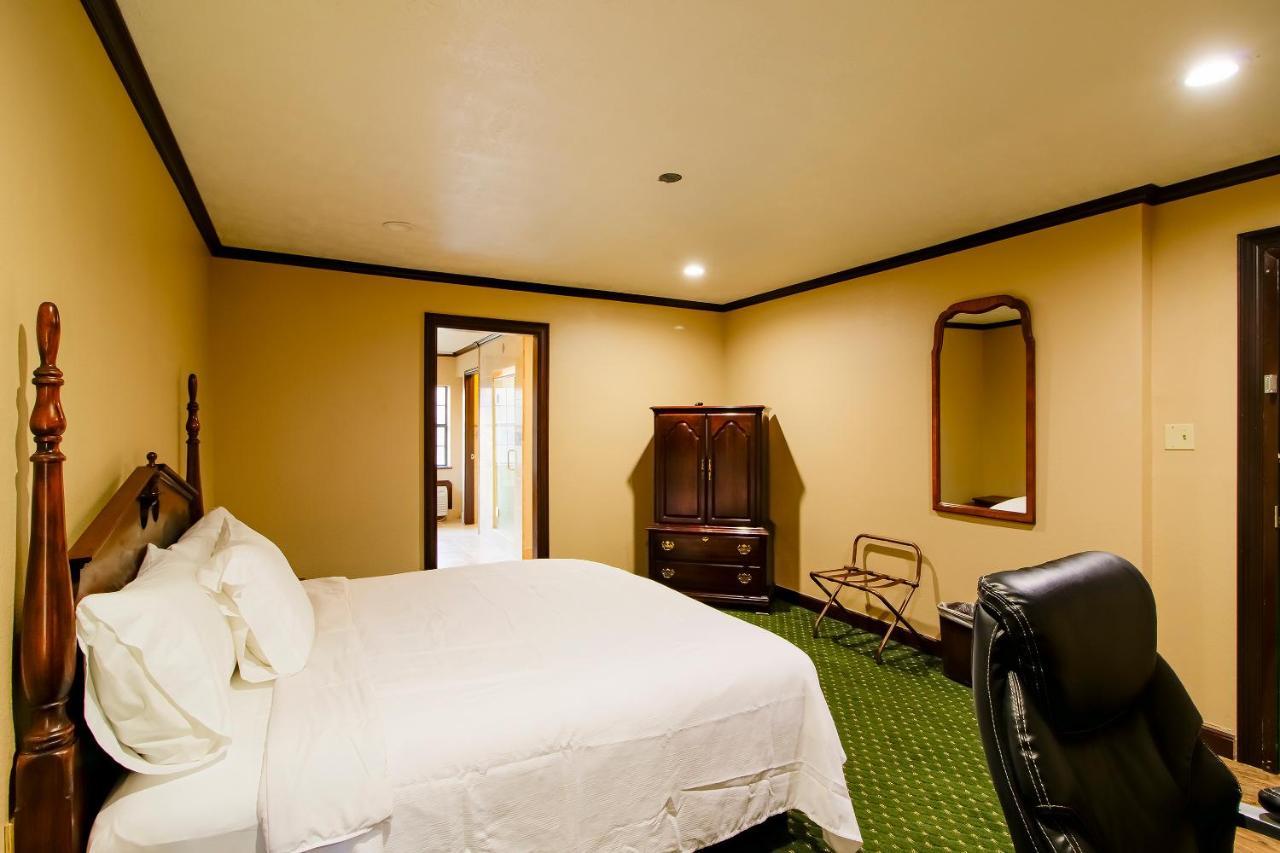 Oyo Pinewood Inn & Suites Silsbee Dış mekan fotoğraf