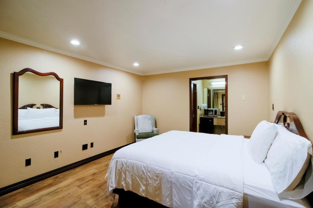 Oyo Pinewood Inn & Suites Silsbee Dış mekan fotoğraf