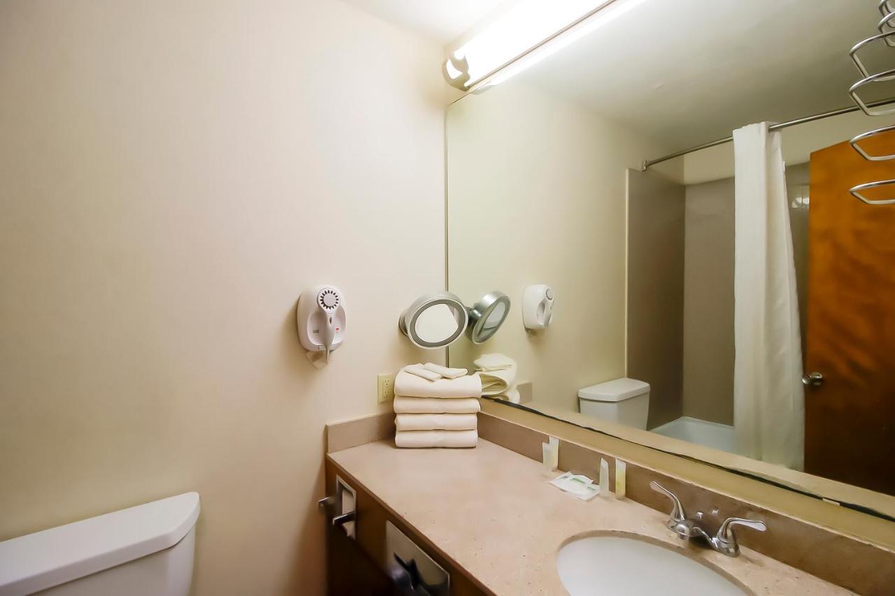 Oyo Pinewood Inn & Suites Silsbee Dış mekan fotoğraf