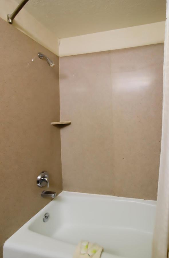 Oyo Pinewood Inn & Suites Silsbee Dış mekan fotoğraf