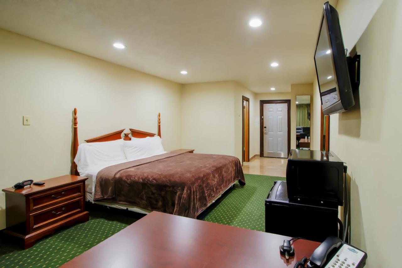Oyo Pinewood Inn & Suites Silsbee Dış mekan fotoğraf