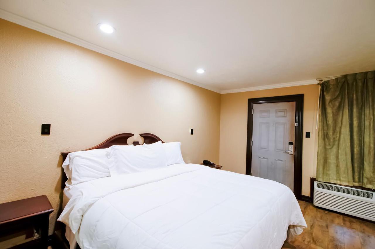 Oyo Pinewood Inn & Suites Silsbee Dış mekan fotoğraf