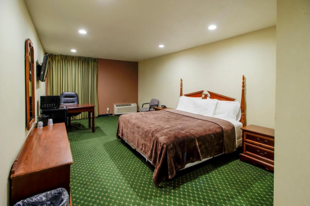 Oyo Pinewood Inn & Suites Silsbee Dış mekan fotoğraf