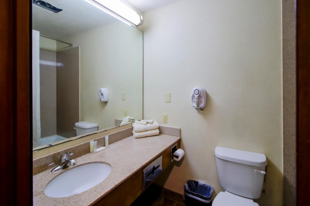 Oyo Pinewood Inn & Suites Silsbee Dış mekan fotoğraf