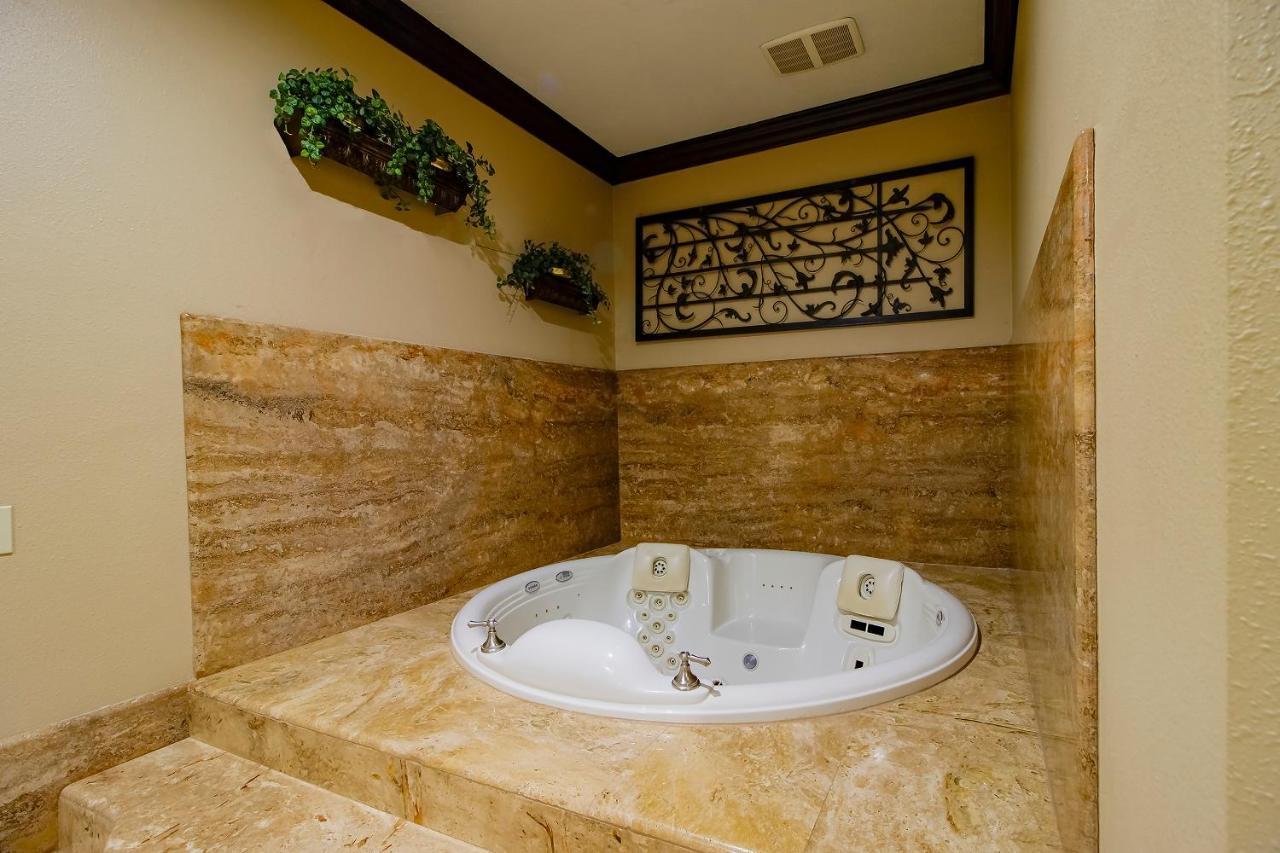 Oyo Pinewood Inn & Suites Silsbee Dış mekan fotoğraf