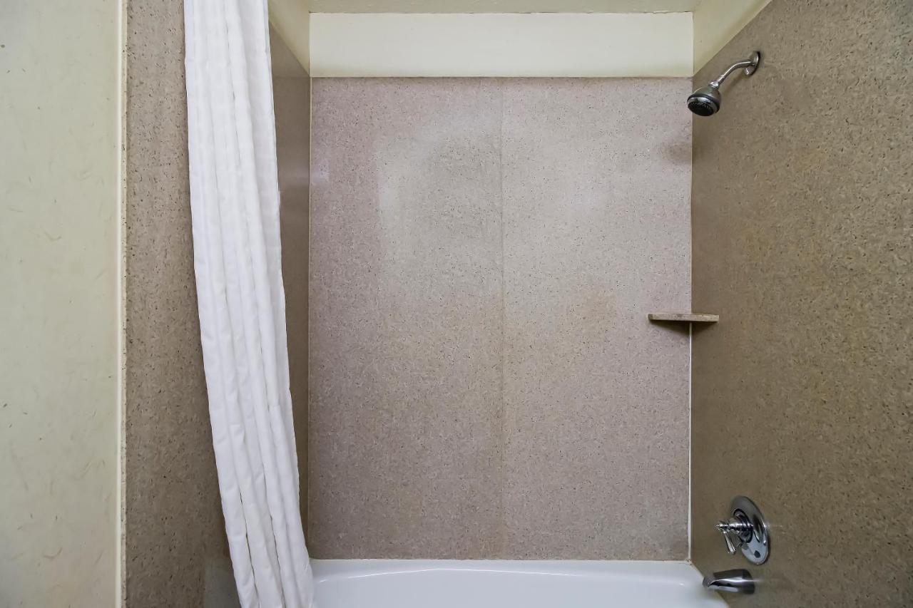 Oyo Pinewood Inn & Suites Silsbee Dış mekan fotoğraf