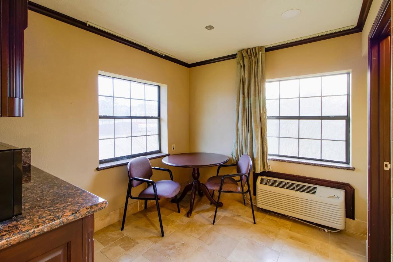Oyo Pinewood Inn & Suites Silsbee Dış mekan fotoğraf