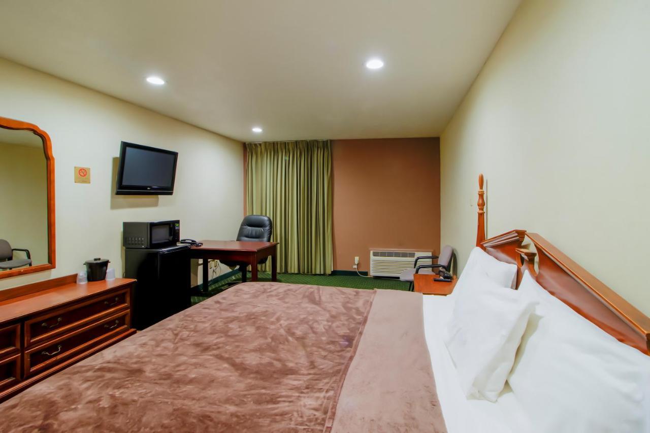 Oyo Pinewood Inn & Suites Silsbee Dış mekan fotoğraf